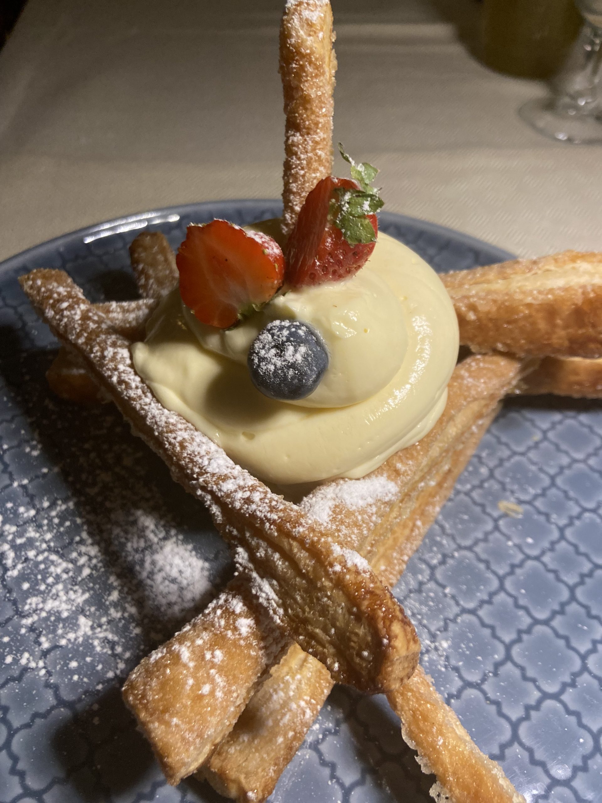 Ristorante Aqaba - di crema chantilly e fiammiferi di sfoglia caramellata